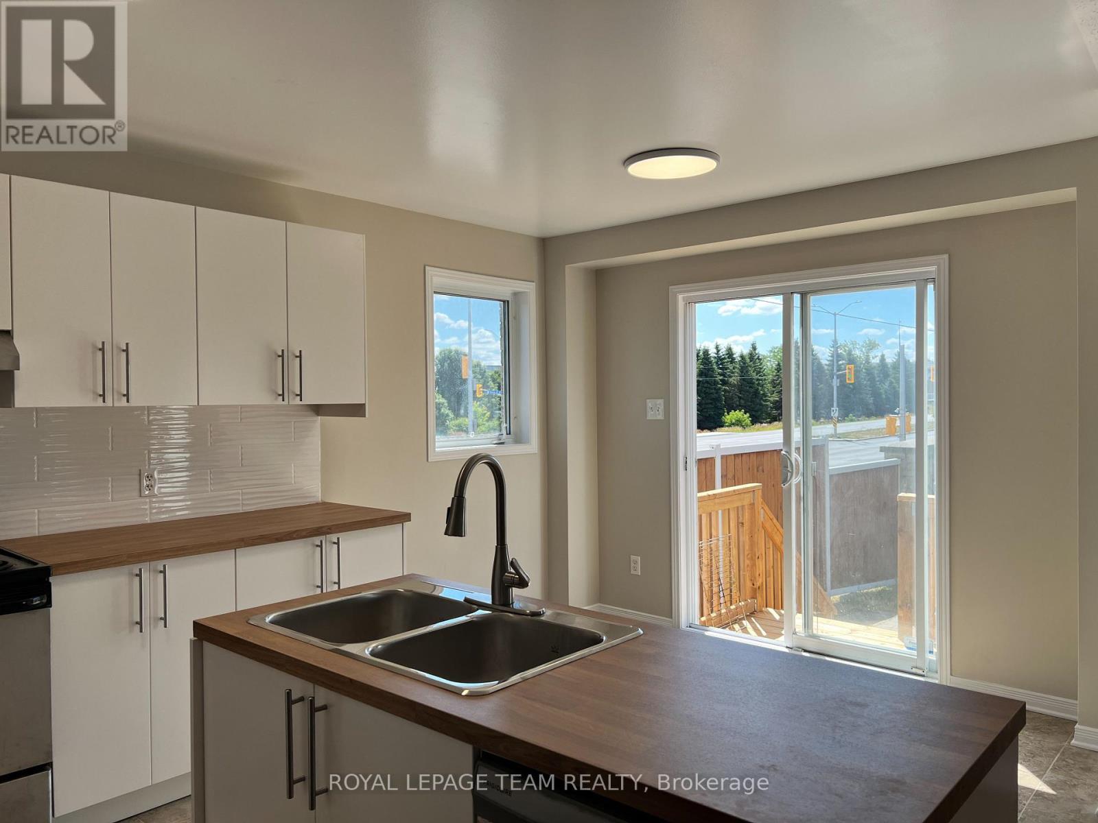 Photo 9 of 195 Harbour View Street, Ottawa ON