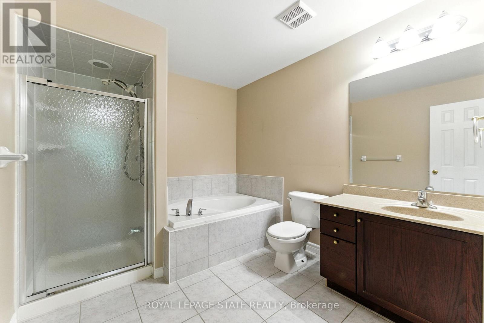 Photo 5 of 6 40 Wesleyan Court, Hamilton ON