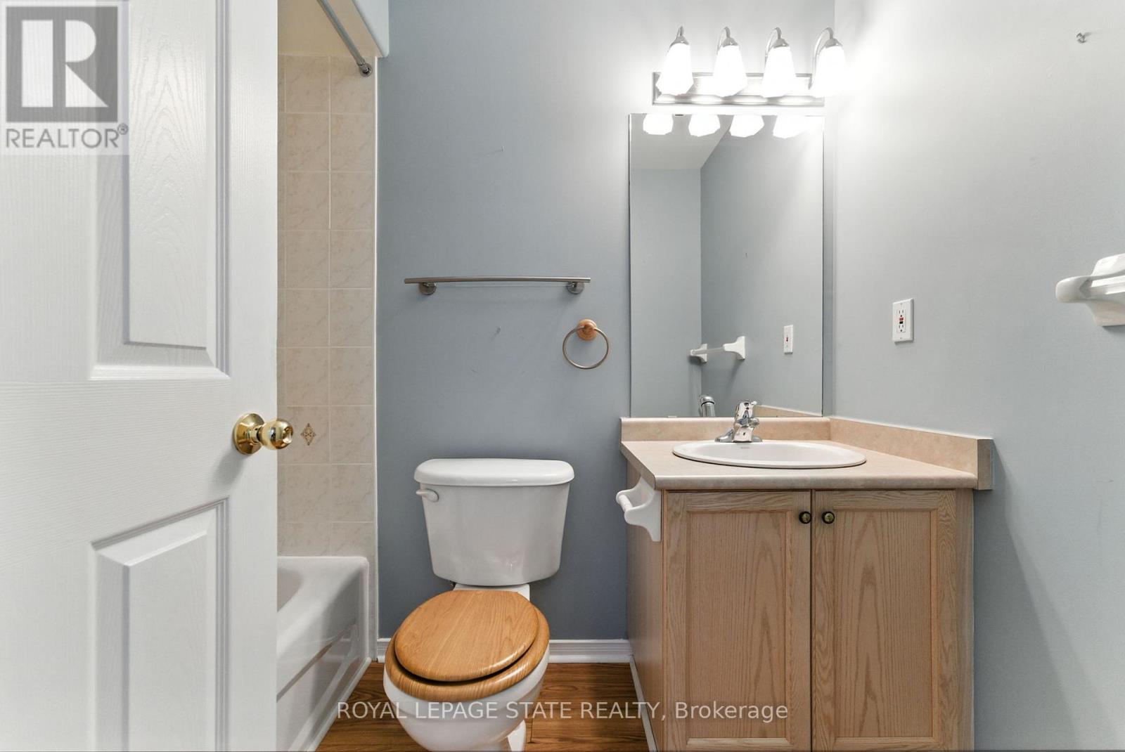 Photo 1 of 6 40 Wesleyan Court, Hamilton ON