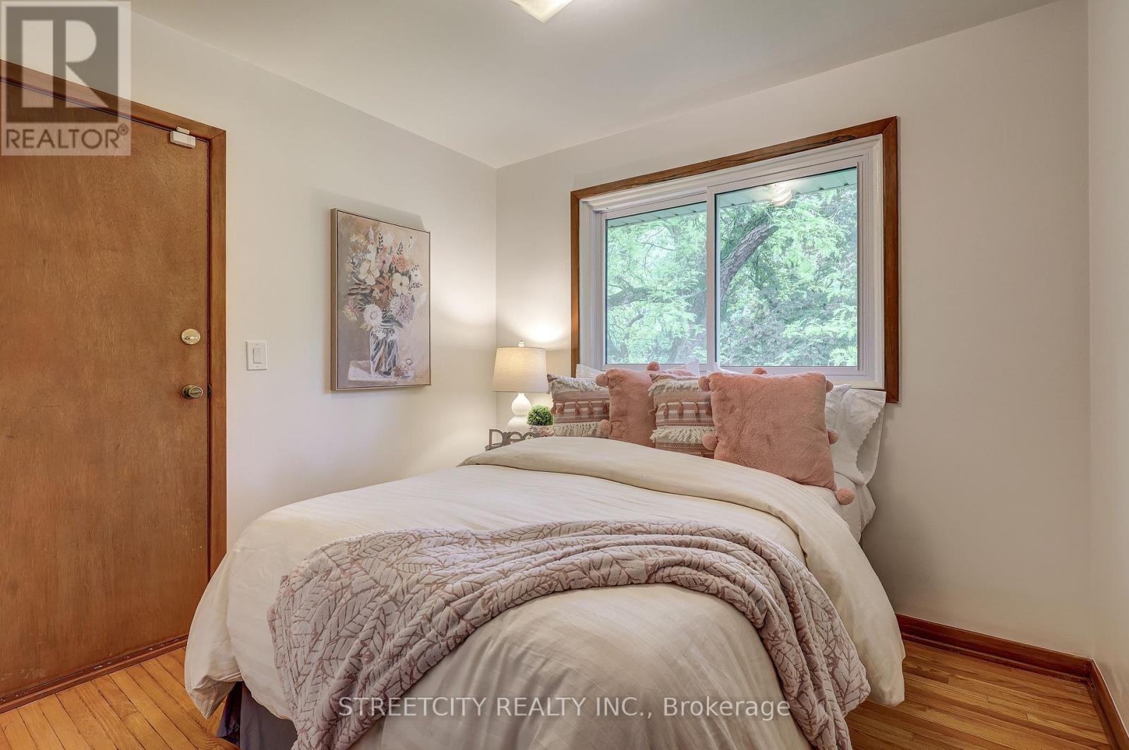 Photo 21 of 76 Bloomfield Drive, London North ON