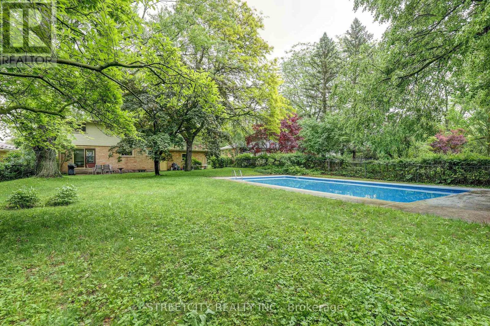 Photo 4 of 76 Bloomfield Drive, London North ON