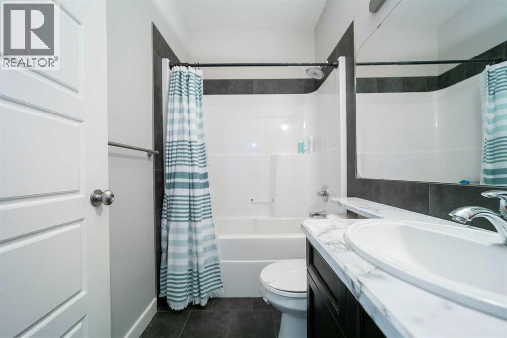 Photo 12 of 5209 33 A Avenue, Camrose AB
