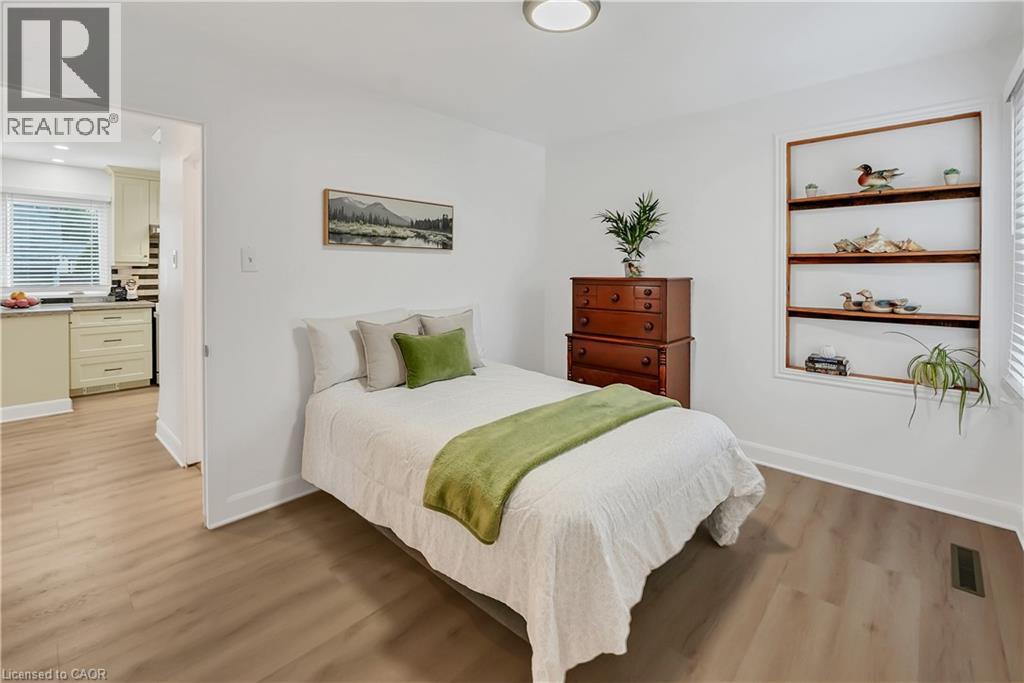 Photo 17 of 1 Waverley Road, St Catharines ON