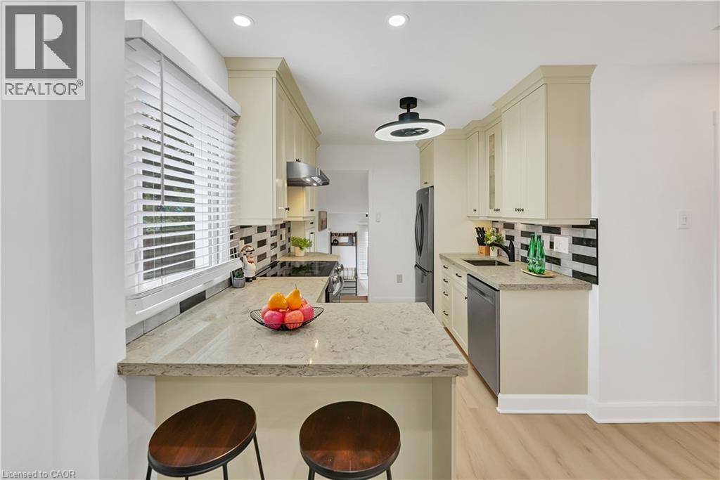 Photo 14 of 1 Waverley Road, St Catharines ON
