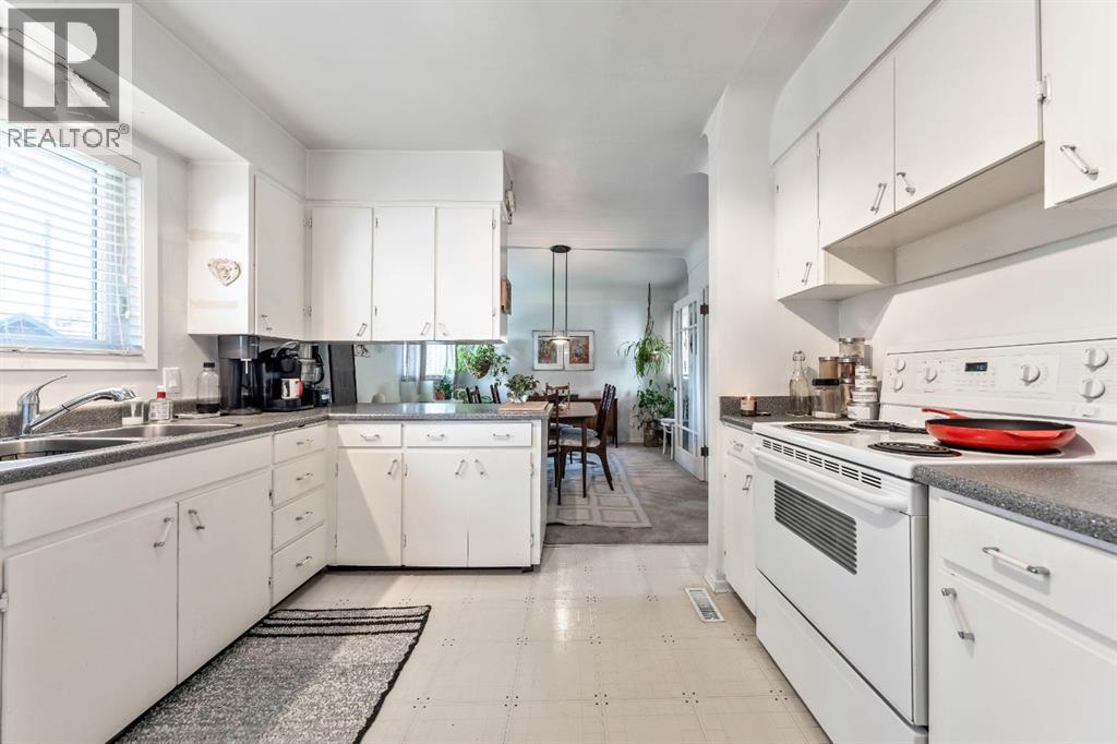 Photo 17 of 2616 28 Street Sw, Calgary AB