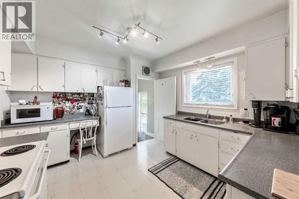 Photo 15 of 2616 28 Street Sw, Calgary AB