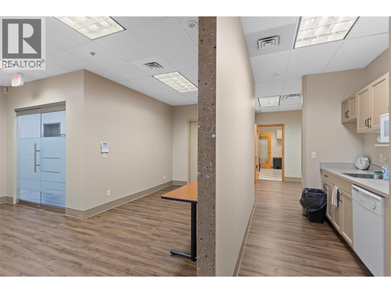 300 1674 Bertram Street, Kelowna