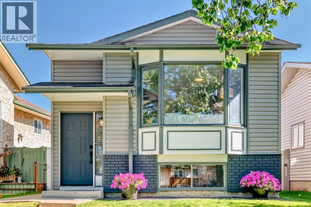 Single Family House Bungalow for Sale in  Sunbank Way SE Sundance Calgary 