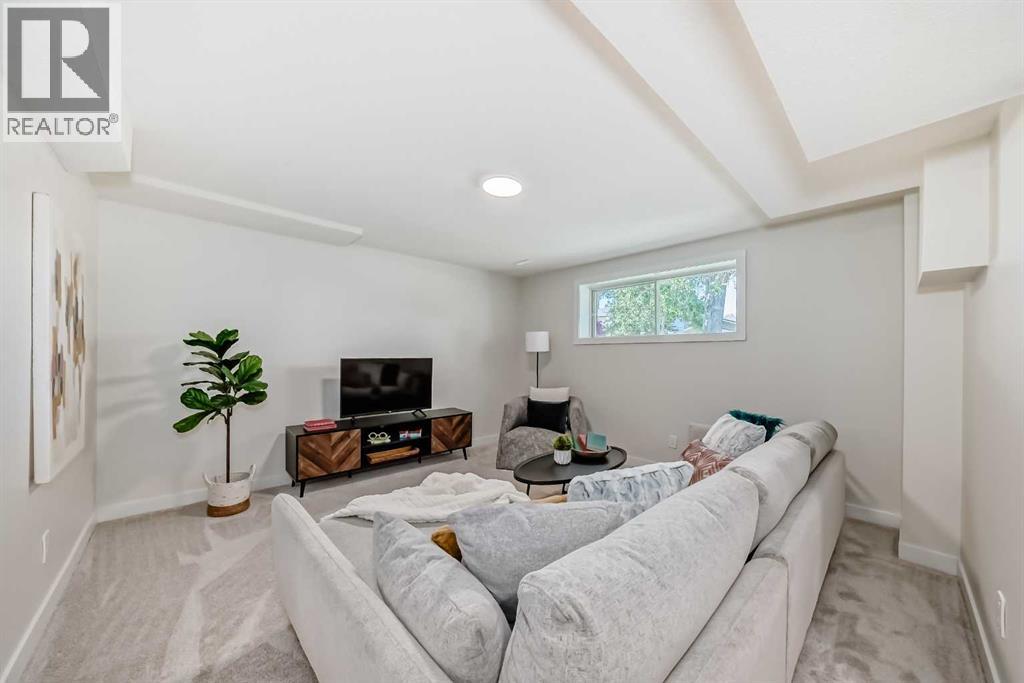Single Family House Bungalow for Sale in  Sunbank Way SE Sundance Calgary 