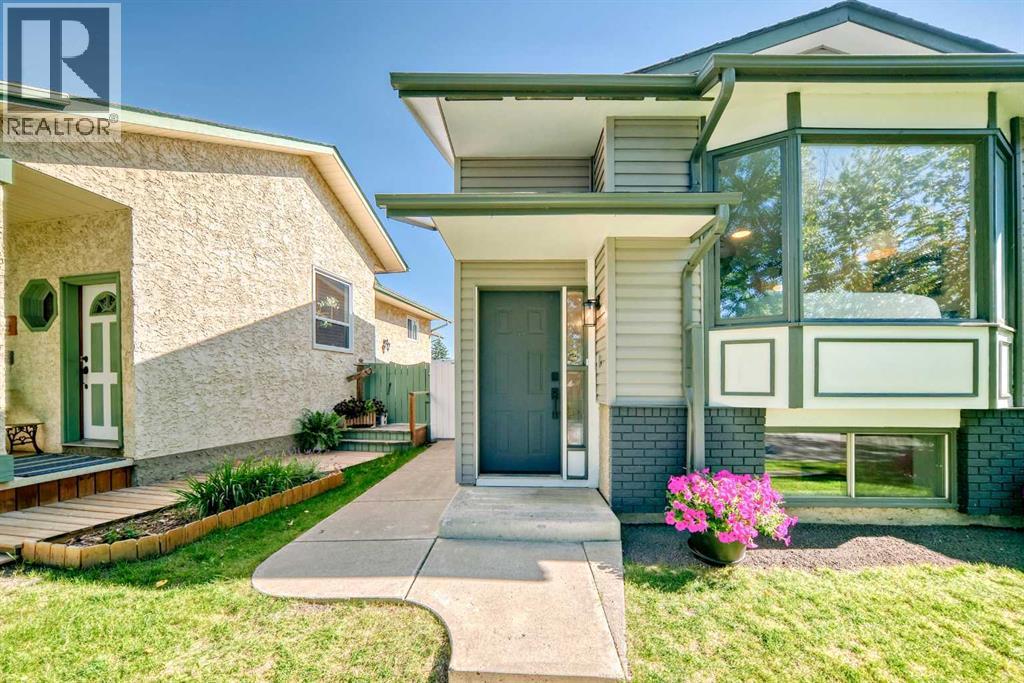 Single Family House Bungalow for Sale in  Sunbank Way SE Sundance Calgary 