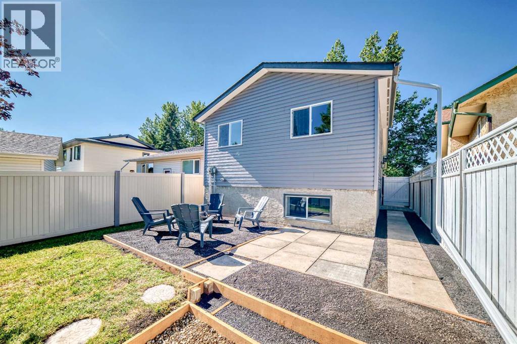 Single Family House Bungalow for Sale in  Sunbank Way SE Sundance Calgary 