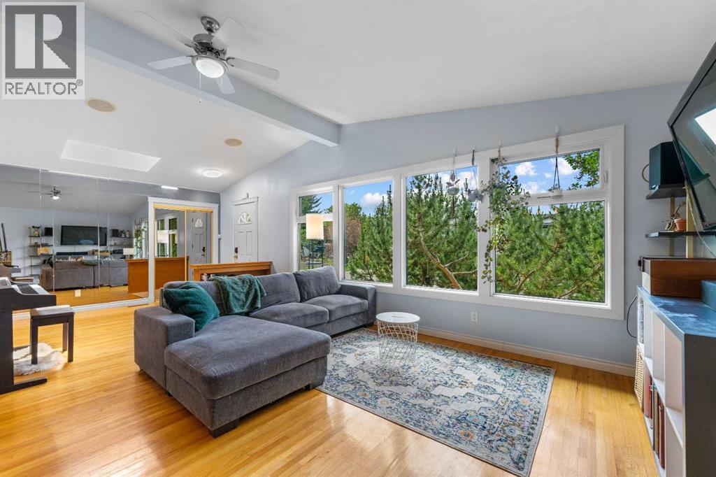 Photo 2 of 924 Cannock Road Sw, Calgary AB
