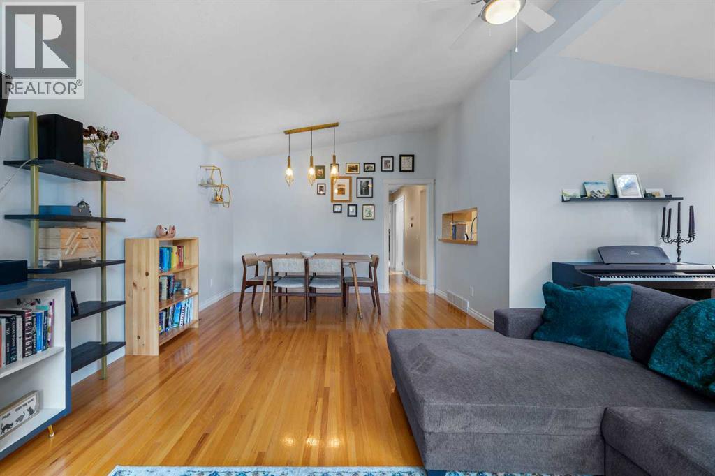 Photo 4 of 924 Cannock Road Sw, Calgary AB