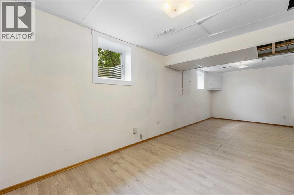 Photo 32 of 924 Cannock Road Sw, Calgary AB