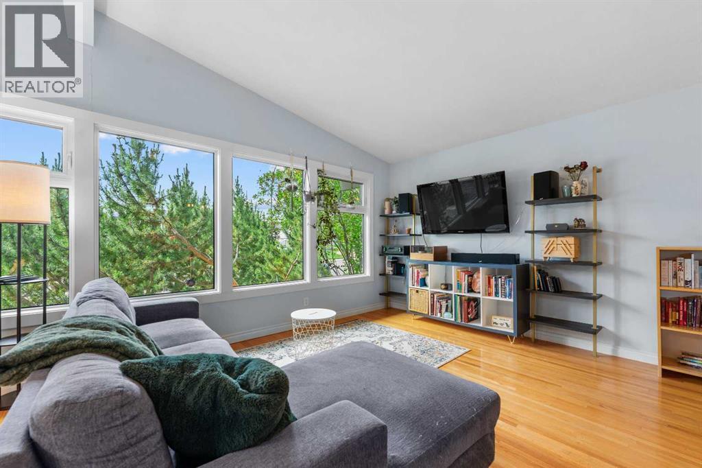 Photo 5 of 924 Cannock Road Sw, Calgary AB