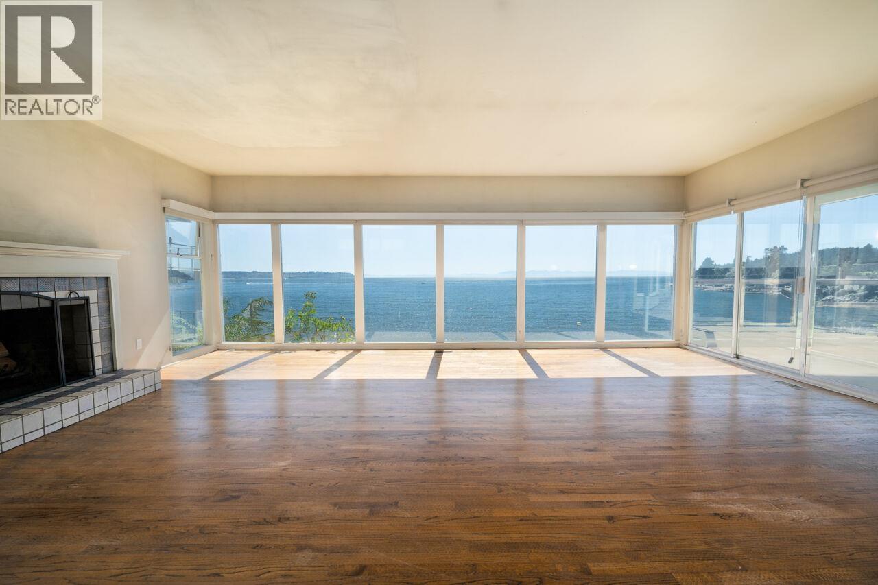 Photo 14 of 4020 Marine Drive, West Vancouver BC