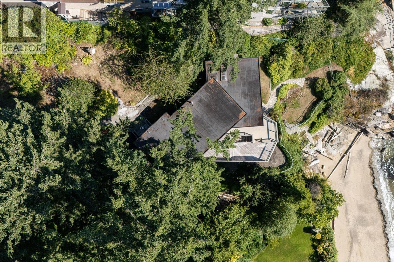 Photo 8 of 4020 Marine Drive, West Vancouver BC