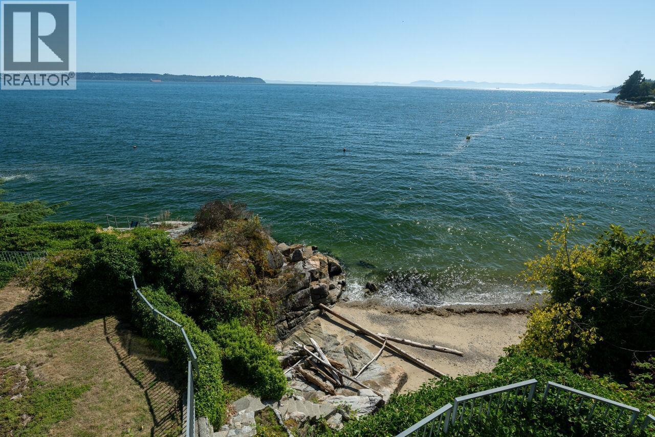 Photo 5 of 4020 Marine Drive, West Vancouver BC