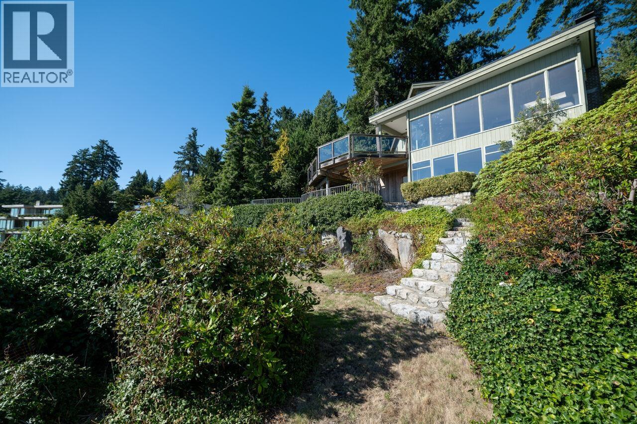 Photo 19 of 4020 Marine Drive, West Vancouver BC