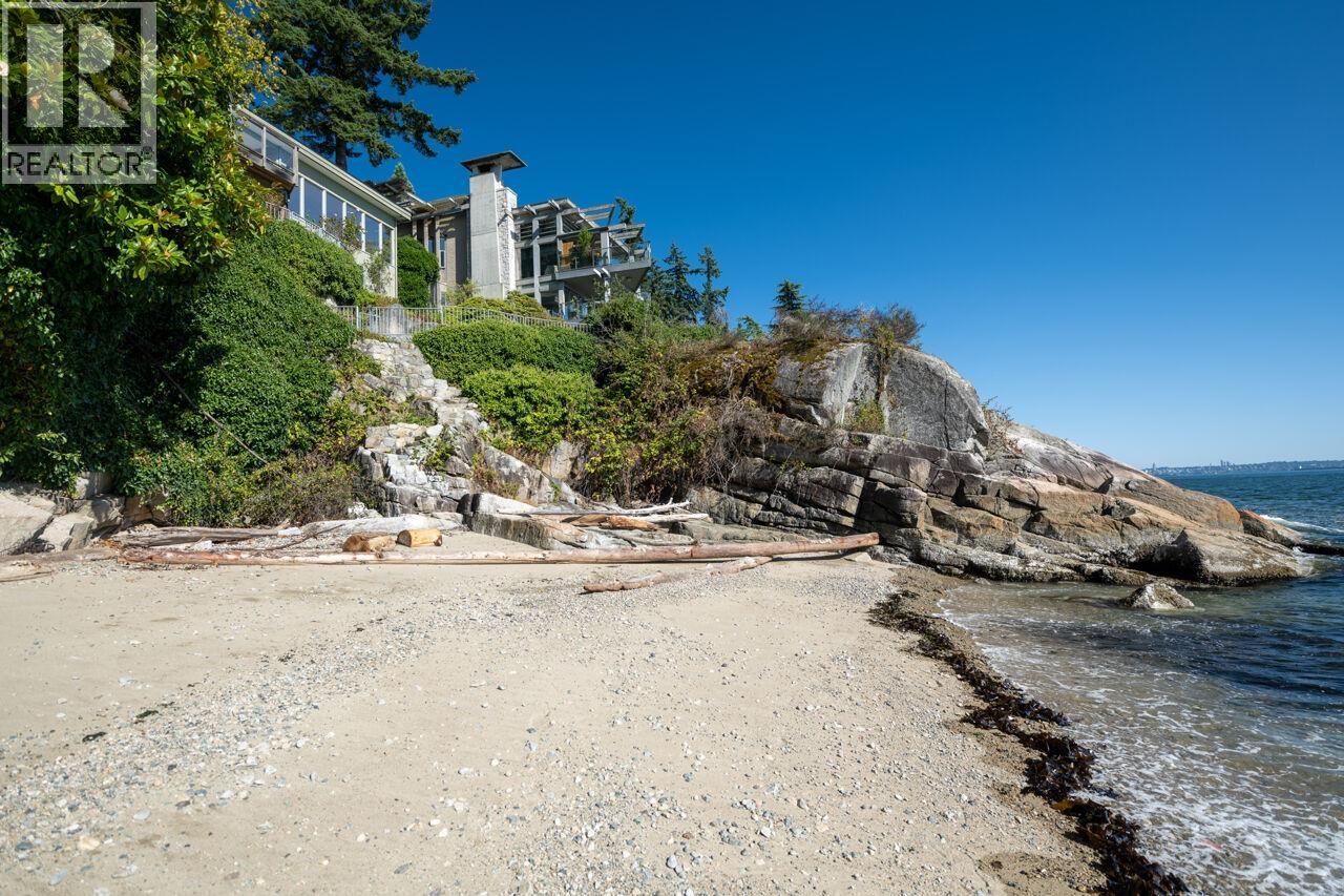 Photo 18 of 4020 Marine Drive, West Vancouver BC