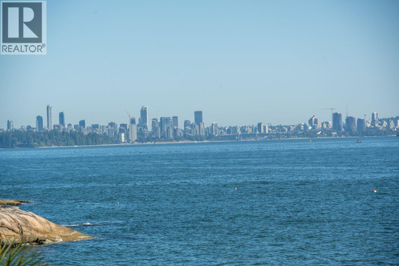Photo 10 of 4020 Marine Drive, West Vancouver BC