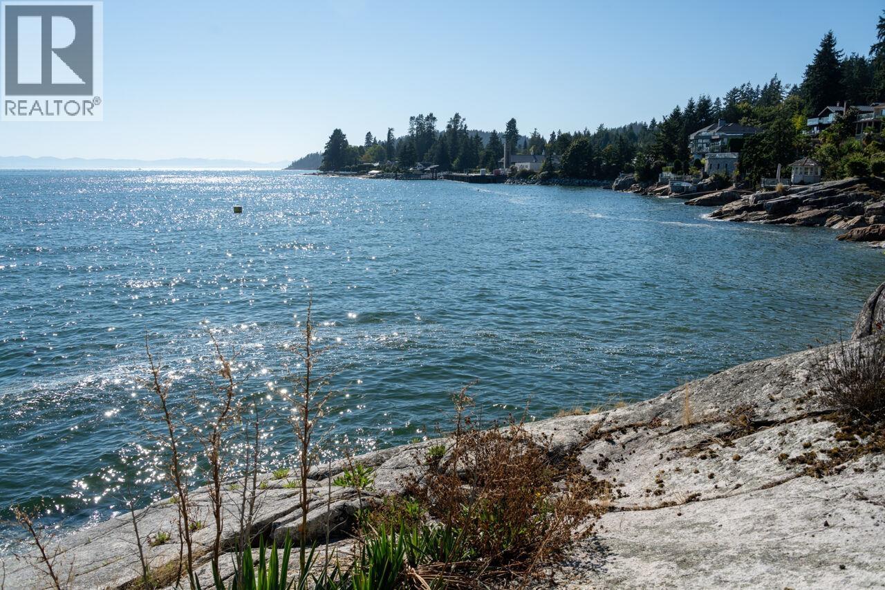 Photo 24 of 4020 Marine Drive, West Vancouver BC