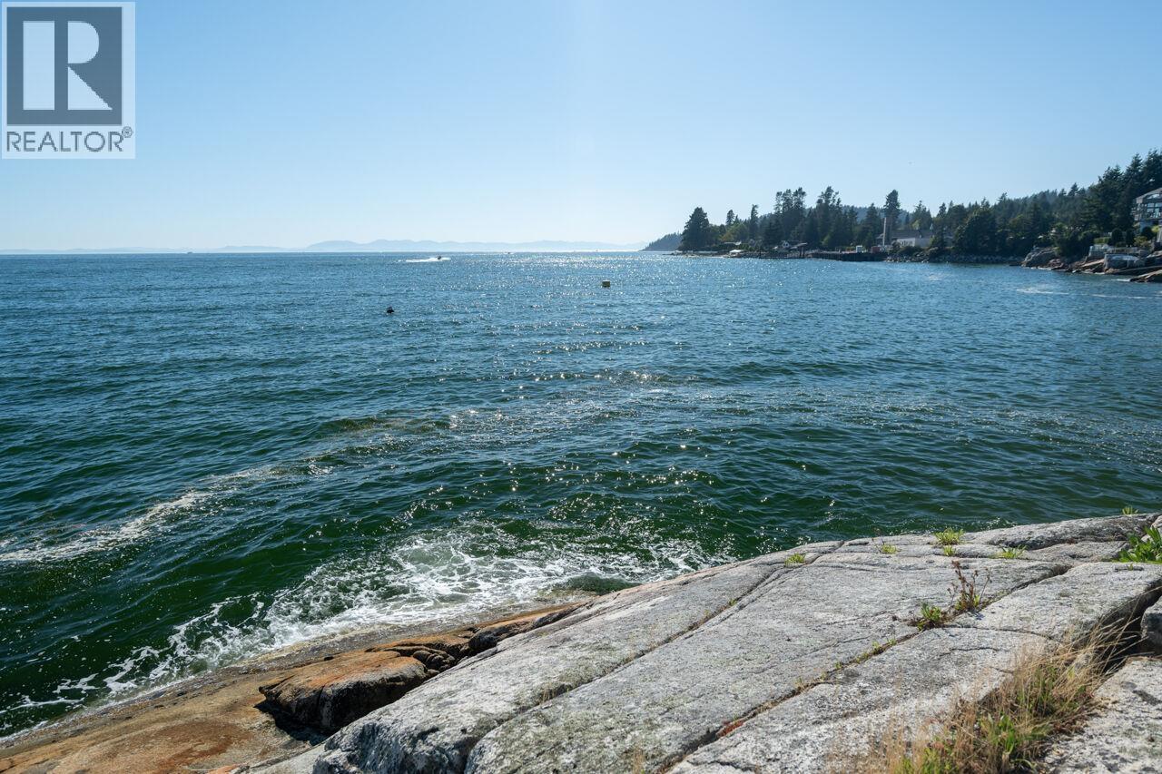 Photo 23 of 4020 Marine Drive, West Vancouver BC