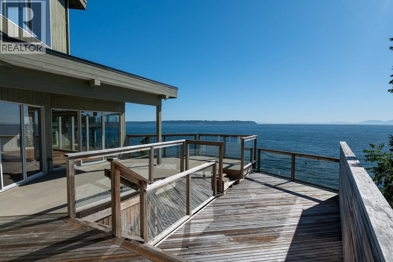 Photo 2 of 4020 Marine Drive, West Vancouver BC