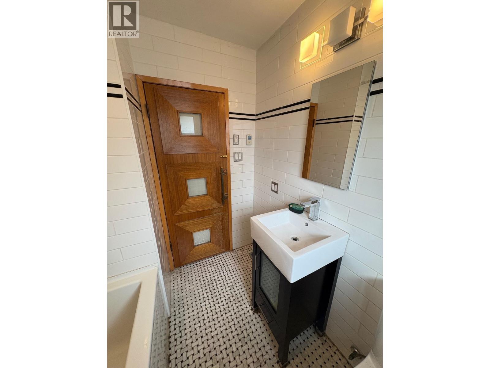 Photo 5 of 2274 Mclean Drive, Vancouver BC