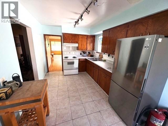 Photo 9 of 2274 Mclean Drive, Vancouver BC