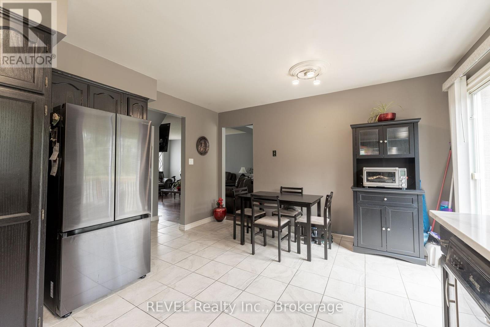 Photo 11 of 6615 Harper Drive, Niagara Falls ON