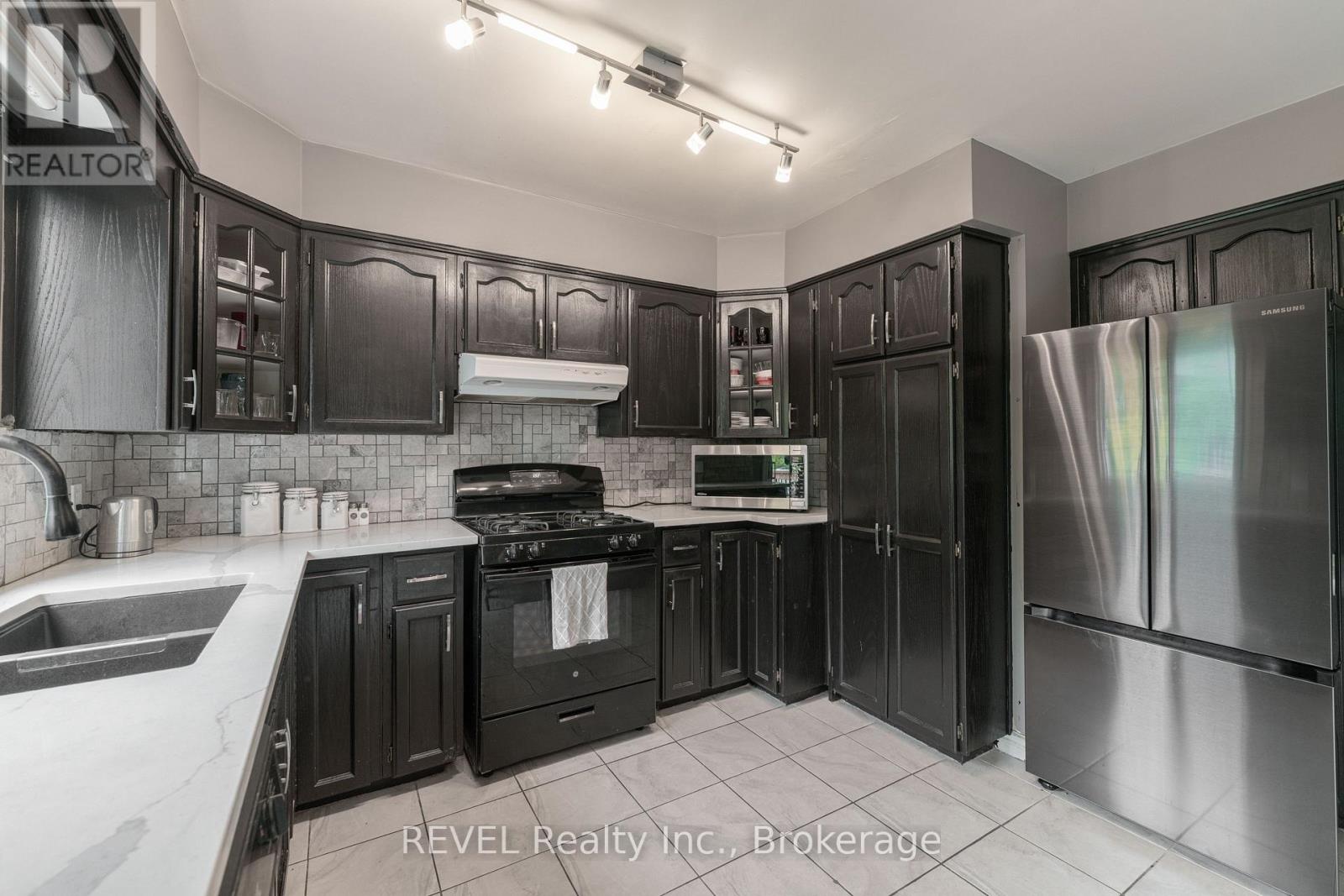 Photo 13 of 6615 Harper Drive, Niagara Falls ON