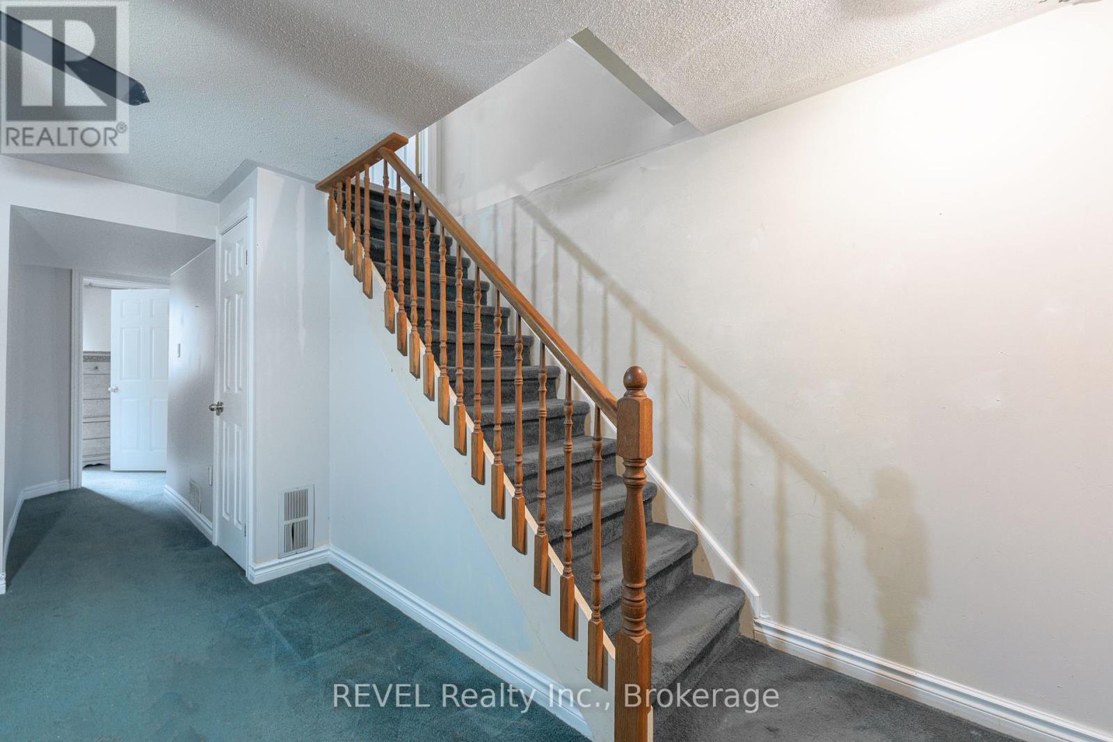 Photo 22 of 6615 Harper Drive, Niagara Falls ON