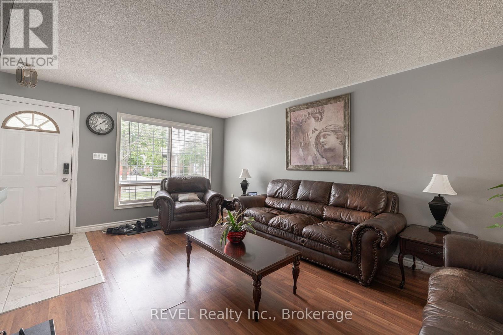 Photo 5 of 6615 Harper Drive, Niagara Falls ON