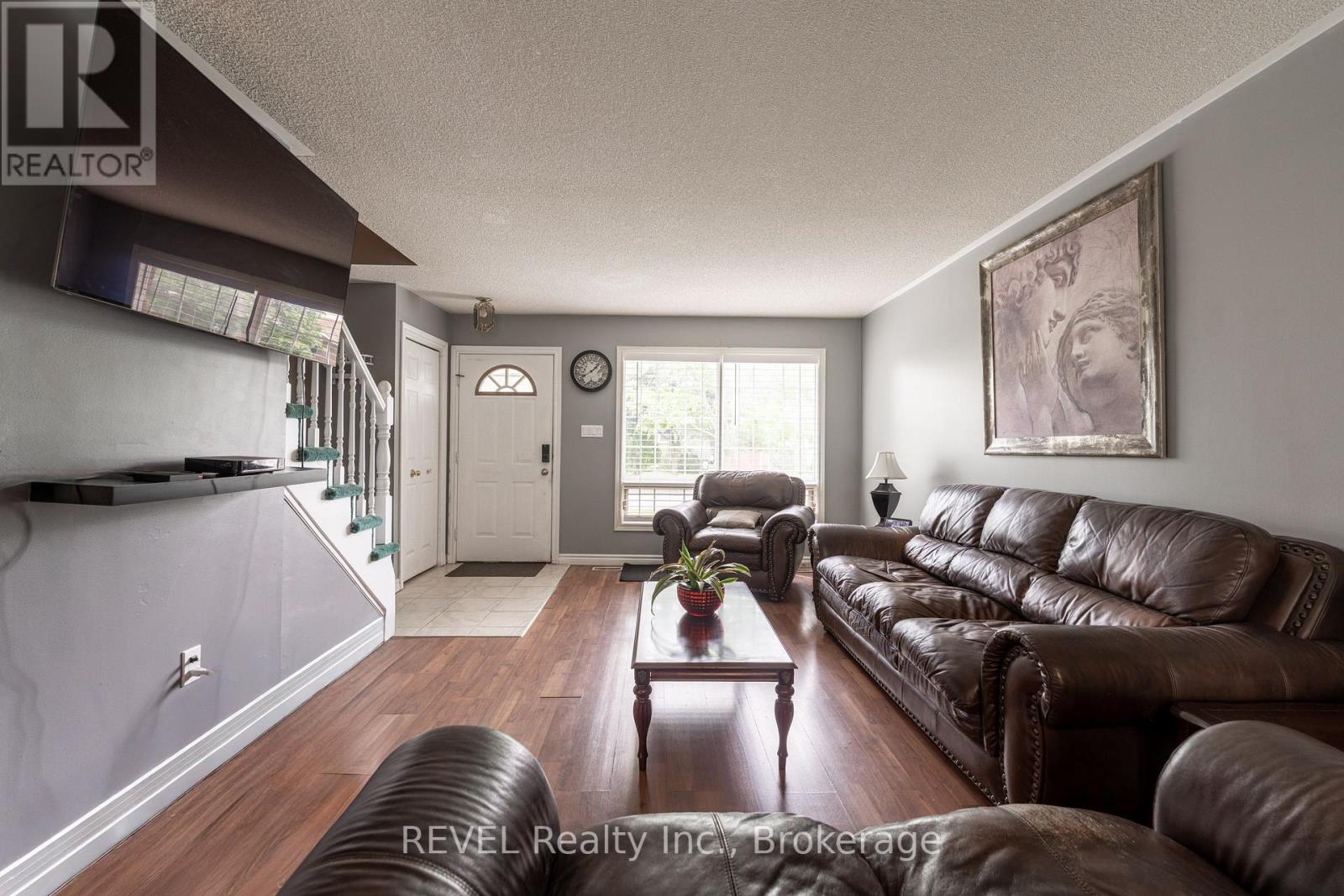 Photo 6 of 6615 Harper Drive, Niagara Falls ON