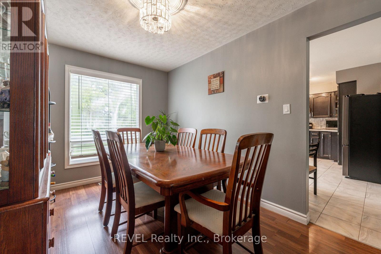 Photo 8 of 6615 Harper Drive, Niagara Falls ON