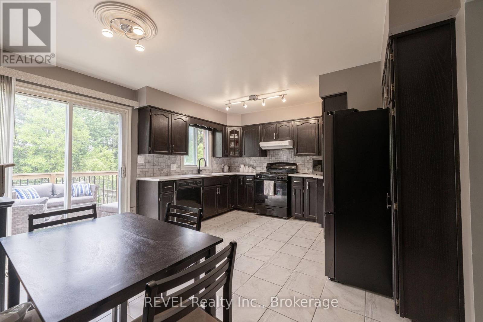 Photo 9 of 6615 Harper Drive, Niagara Falls ON