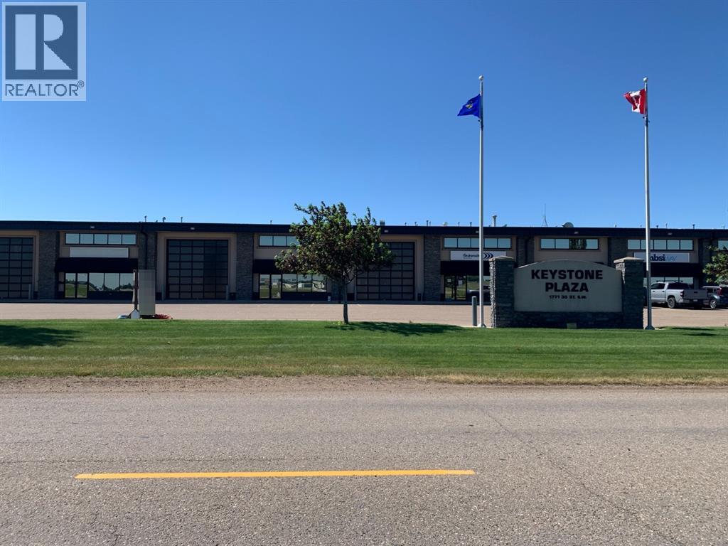 Photo 1 of 4 1771 30 Street Sw, Medicine Hat AB