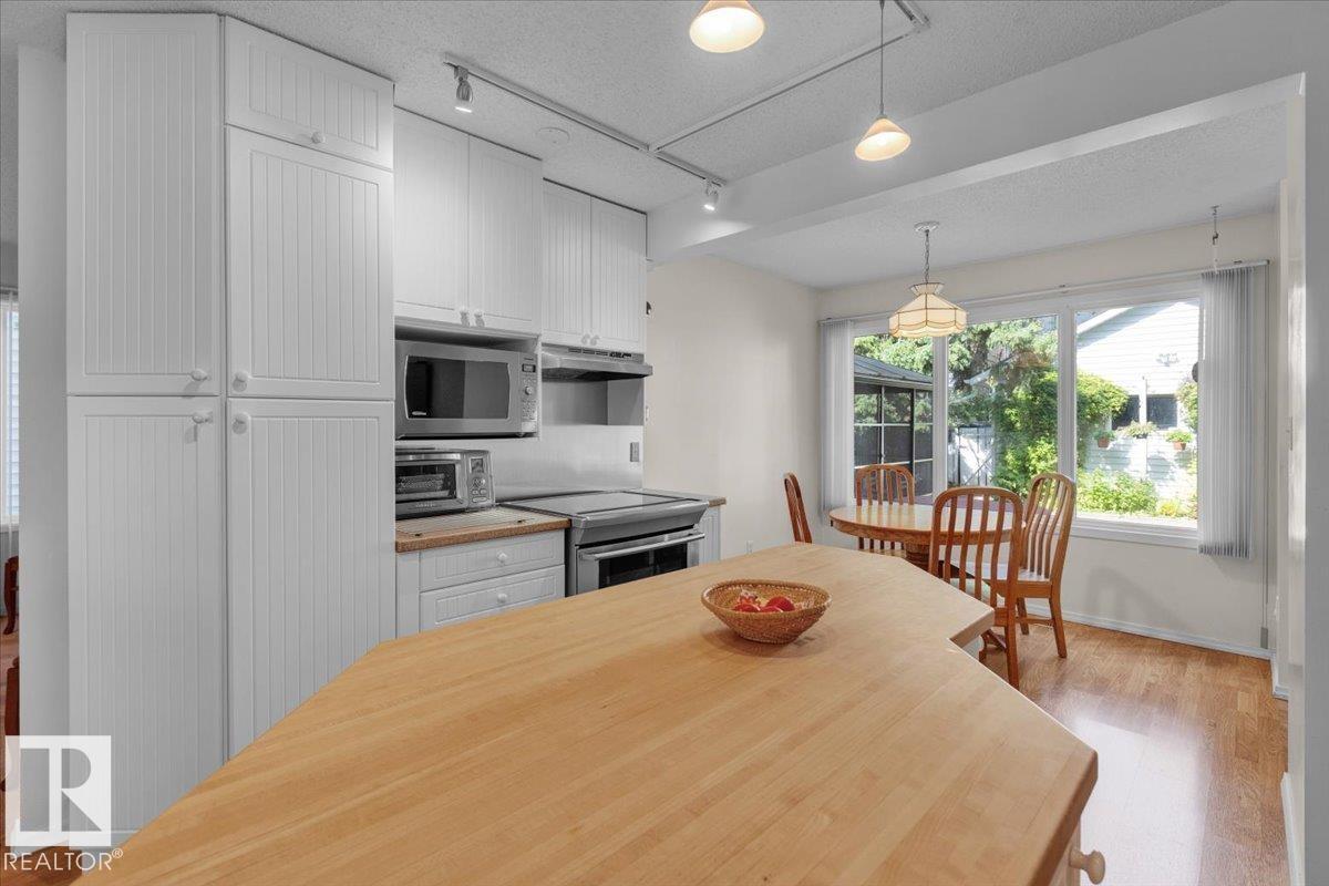 Photo 1 of 11022 85 Av Nw, Edmonton AB