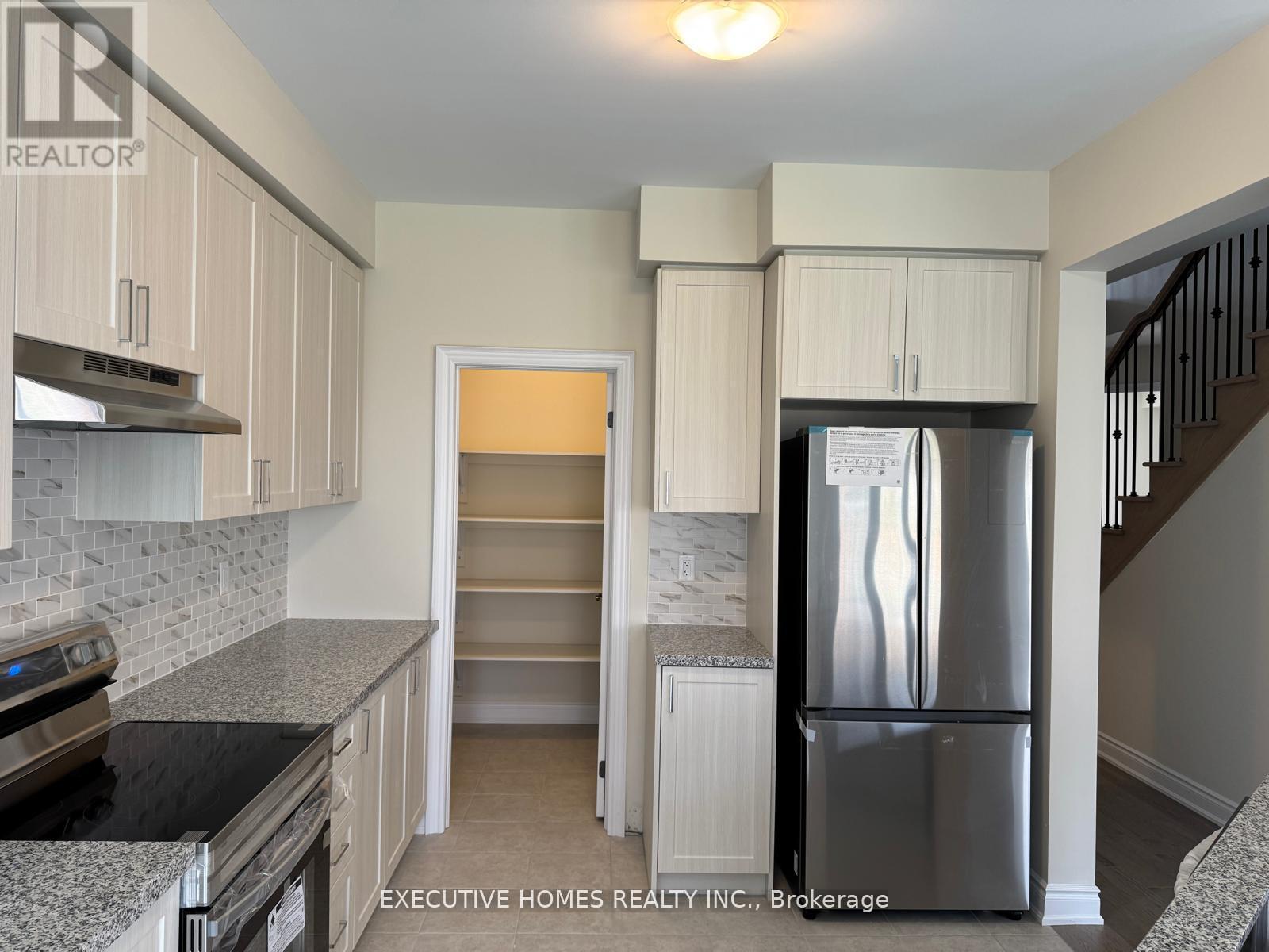Photo 24 of 14 Mac Campbell Way, Bradford West Gwillimbury ON