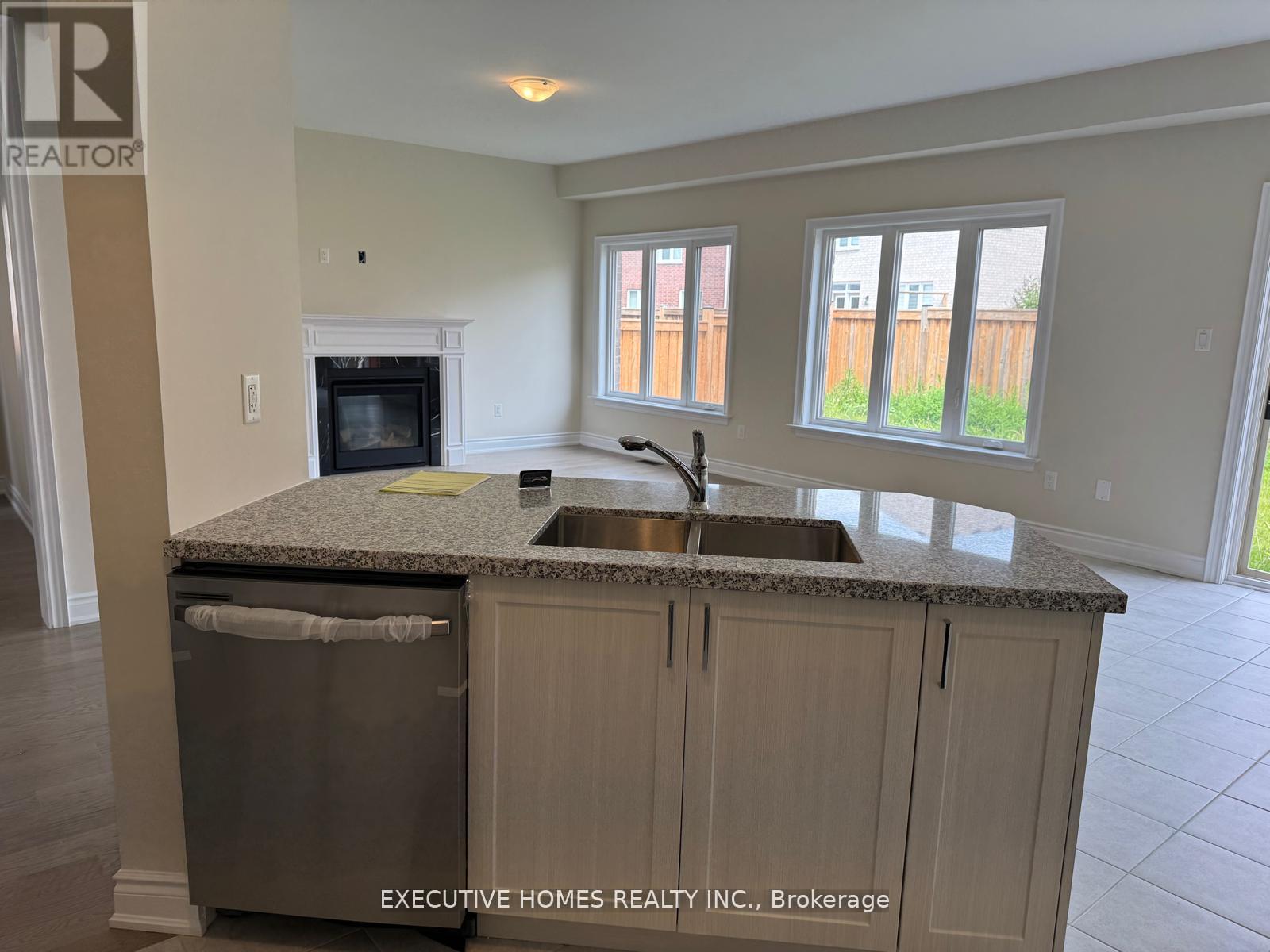 Photo 21 of 14 Mac Campbell Way, Bradford West Gwillimbury ON