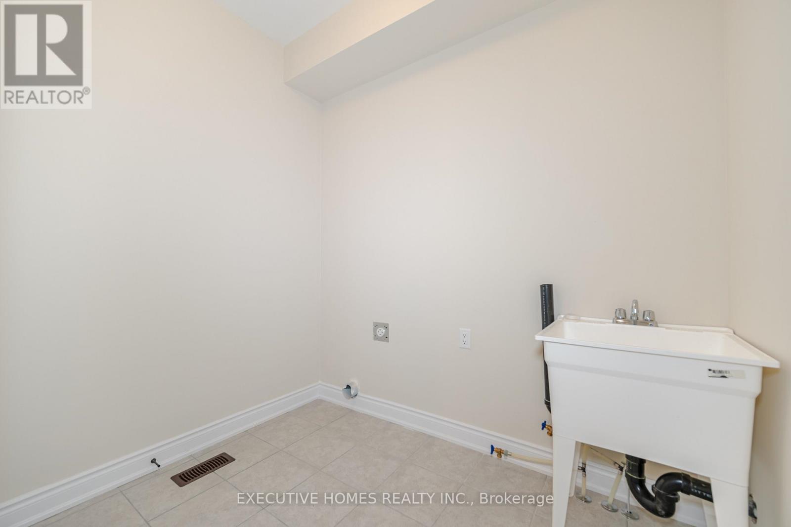 Photo 23 of 14 Mac Campbell Way, Bradford West Gwillimbury ON