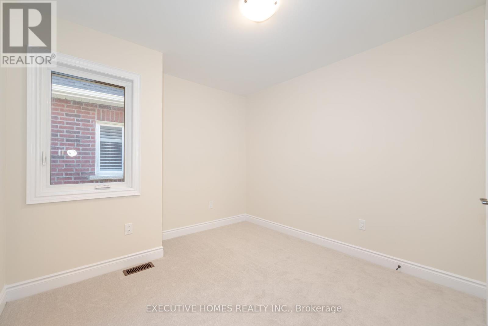 Photo 15 of 14 Mac Campbell Way, Bradford West Gwillimbury ON