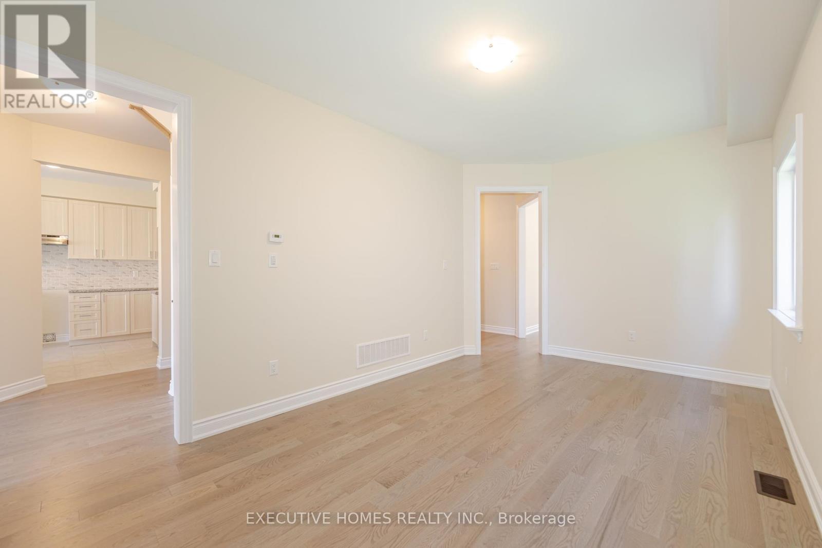 Photo 18 of 14 Mac Campbell Way, Bradford West Gwillimbury ON