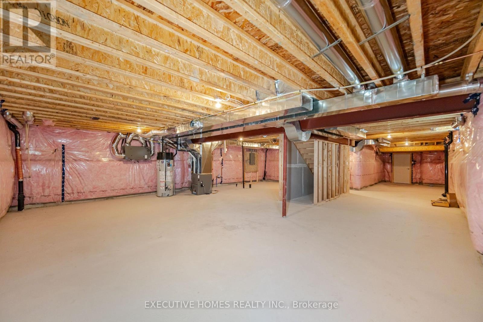 Photo 4 of 14 Mac Campbell Way, Bradford West Gwillimbury ON