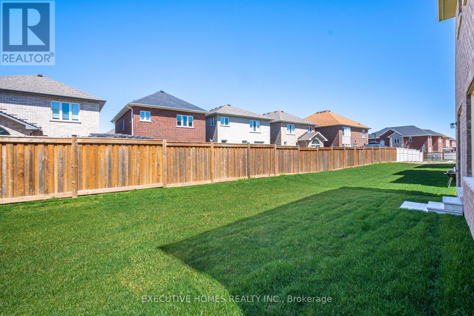 Photo 22 of 14 Mac Campbell Way, Bradford West Gwillimbury ON