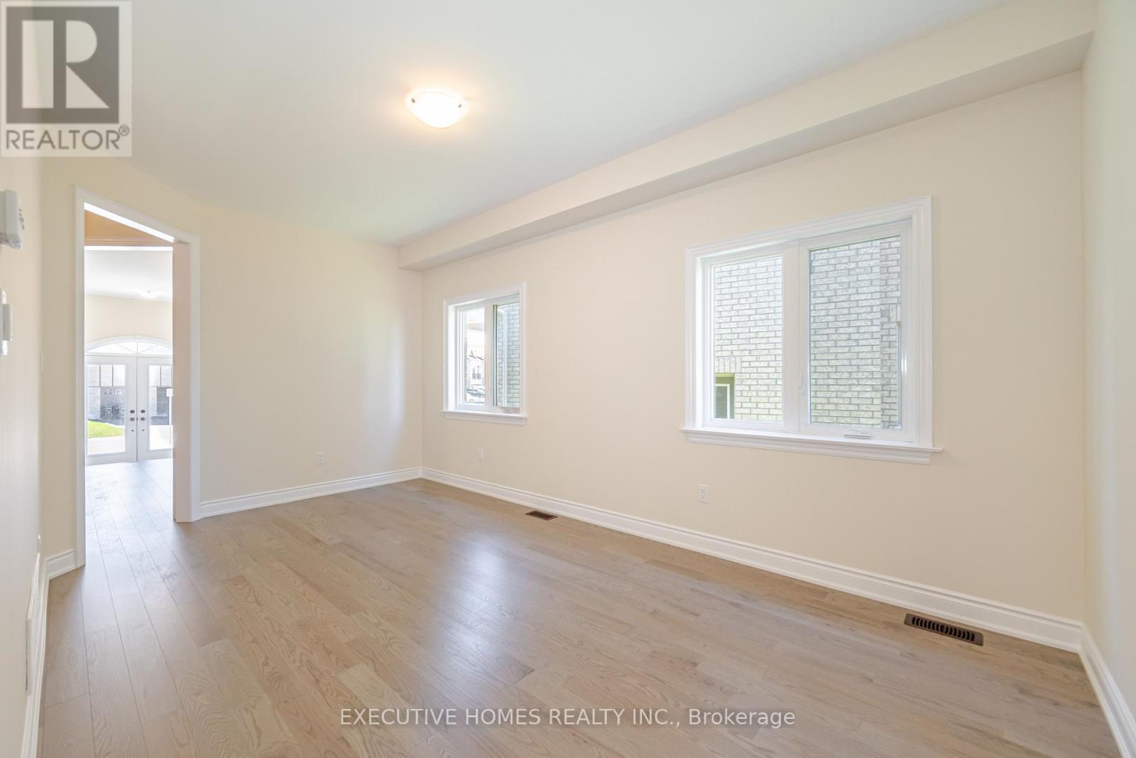 Photo 12 of 14 Mac Campbell Way, Bradford West Gwillimbury ON