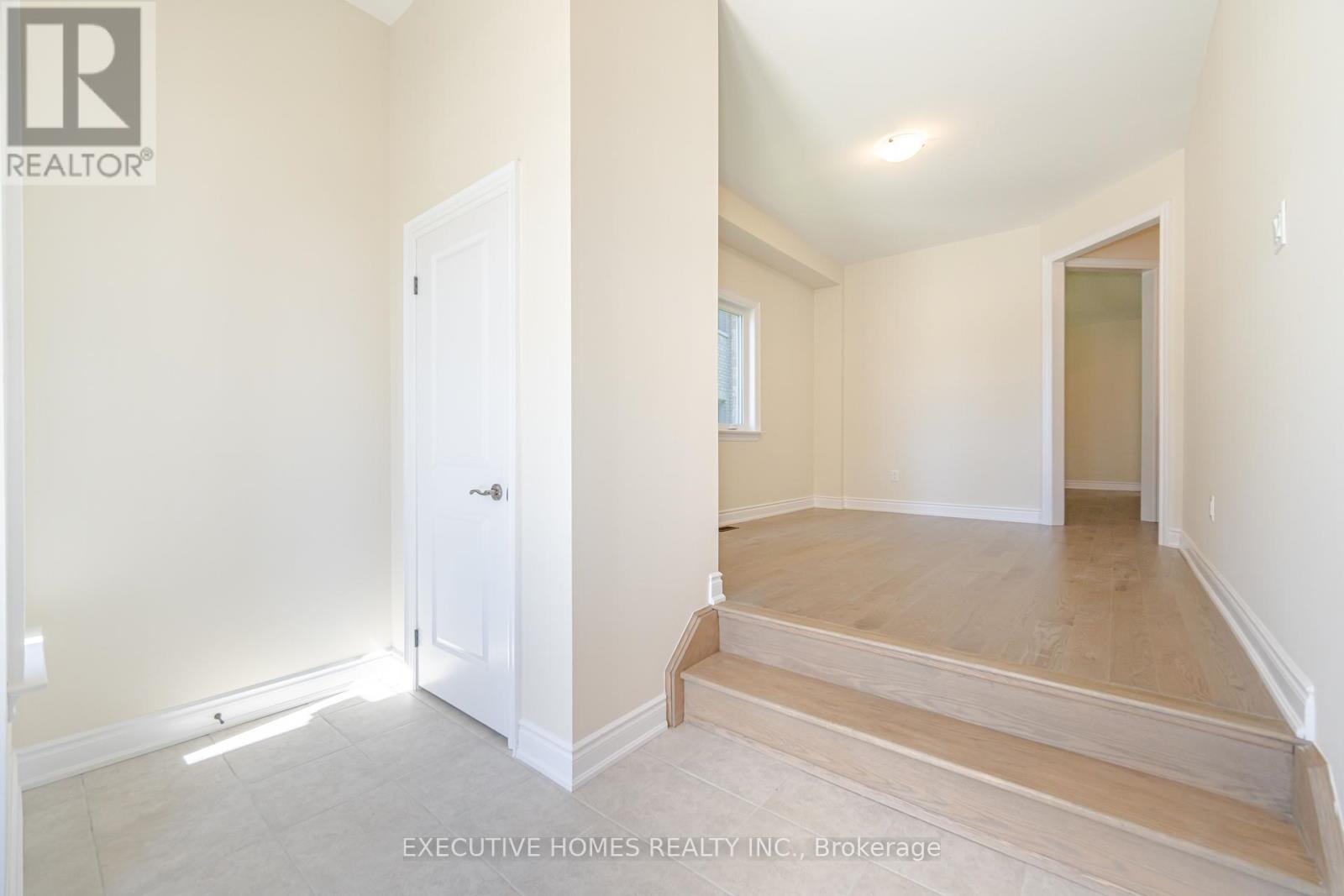 Photo 16 of 14 Mac Campbell Way, Bradford West Gwillimbury ON