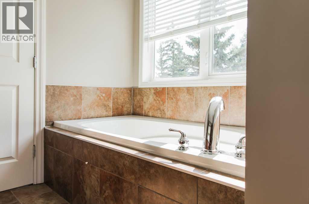 Photo 3 of 7826 103 Street, Grande Prairie AB