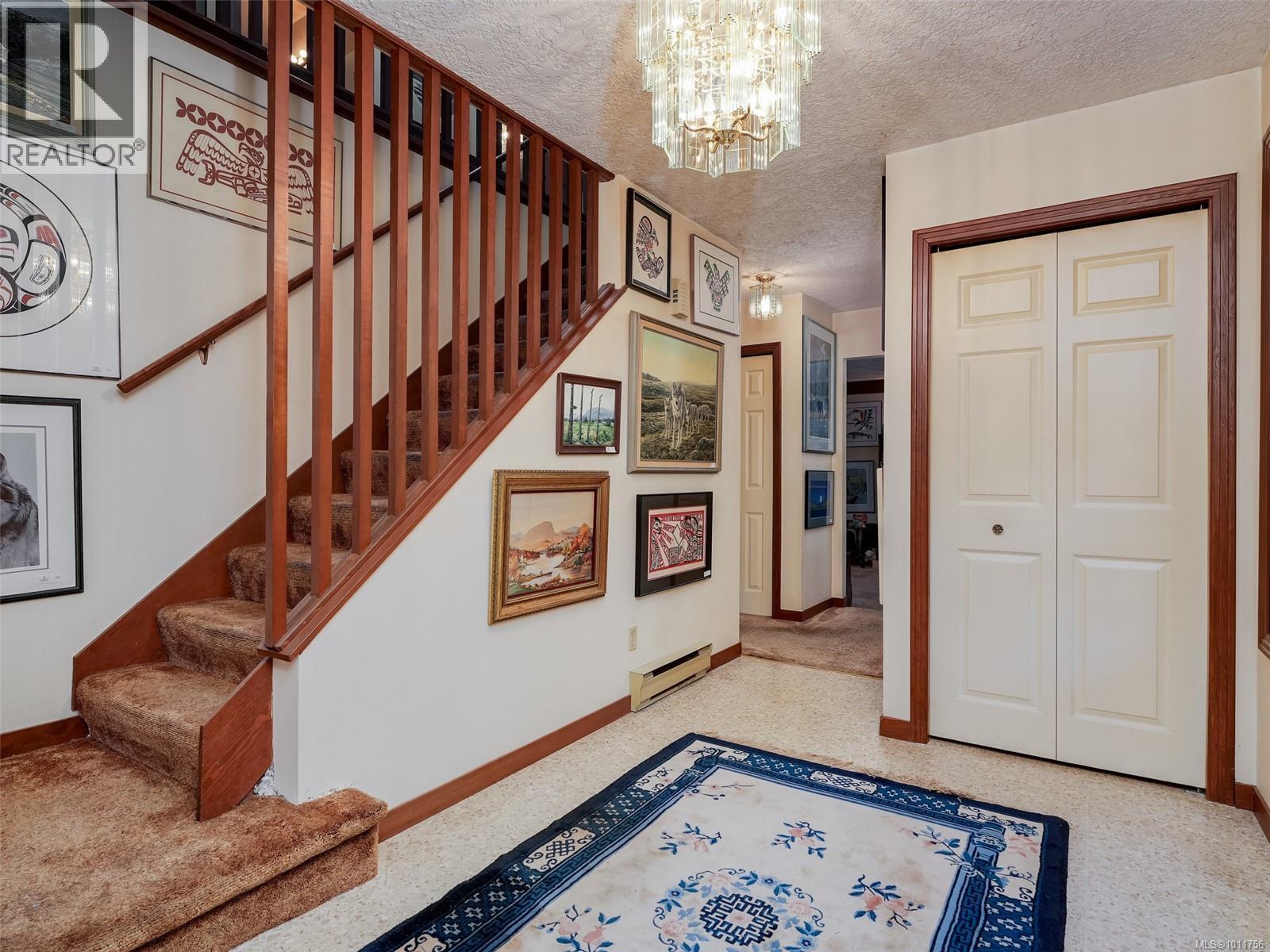 Photo 11 of 2565 Annabern Cres, Saanich BC